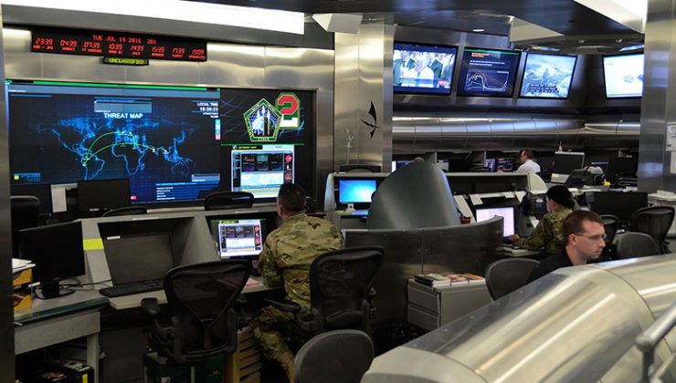 İngiliz Ordusu Siber Saldırıya Uğradı: Kritik Veriler Ele Geçirildi